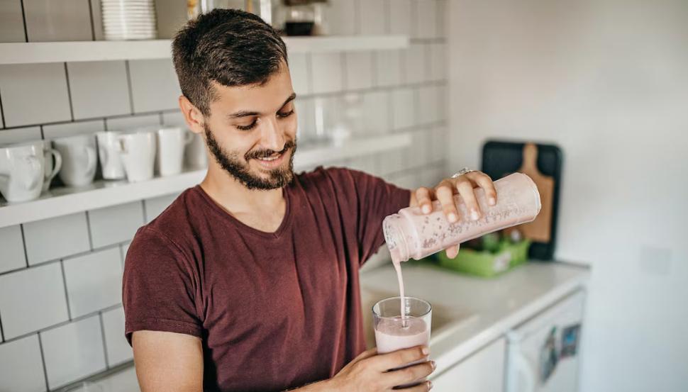 Licuado de frutilla y avena para bajar de peso y fortalecer los huesos: así se prepara