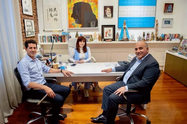 Lejos de Jaldo, el senador Manzur se reunió con Cristina Kirchner