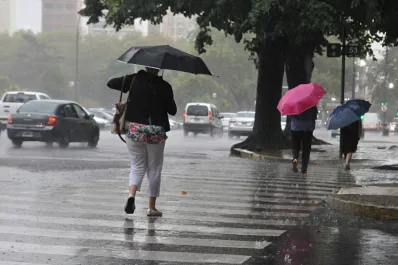 Alerta por fuertes tormentas en dos provincias: ¿cómo estará el clima el Día de la Madre?