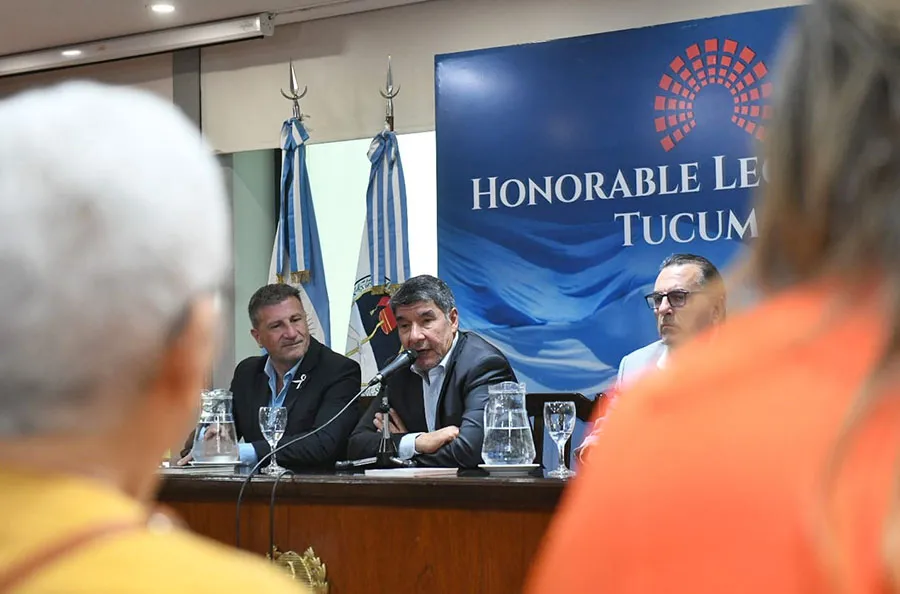 DIFERENCIAS. “Soy un hombre que cree en un Estado presente, no en uno que no exista”, afirmó Acevedo.