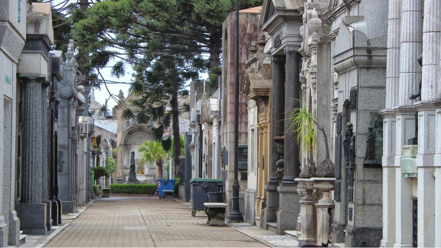 El Cementerio de la Recoleta recibe miles de visitantes por día