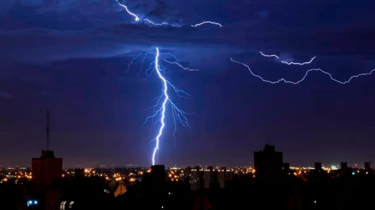 Alerta amarilla y naranja por fuertes tormentas y vientos.