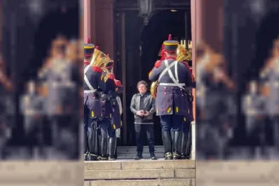 Video: los Granaderos le cantaron el feliz cumpleaños a Javier Milei