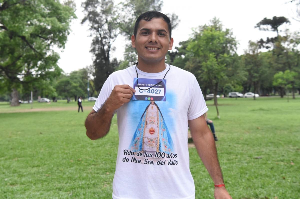 DEVOCIÓN. La remera con la que Maxi quiso demostrar su fe y llamar la atención.