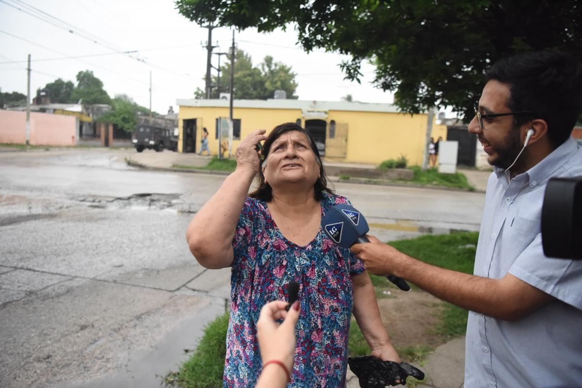 MIRADA AL CIELO. La afortunada ganadora es Zulema, residente del barrio Feput.