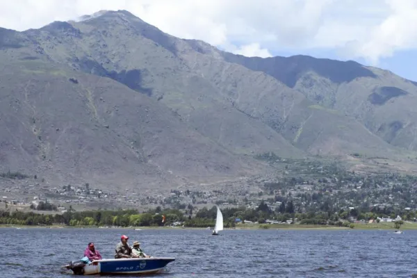 Proliferación de algas en el dique La Angostura: impacto en el ecosistema y falta de controles