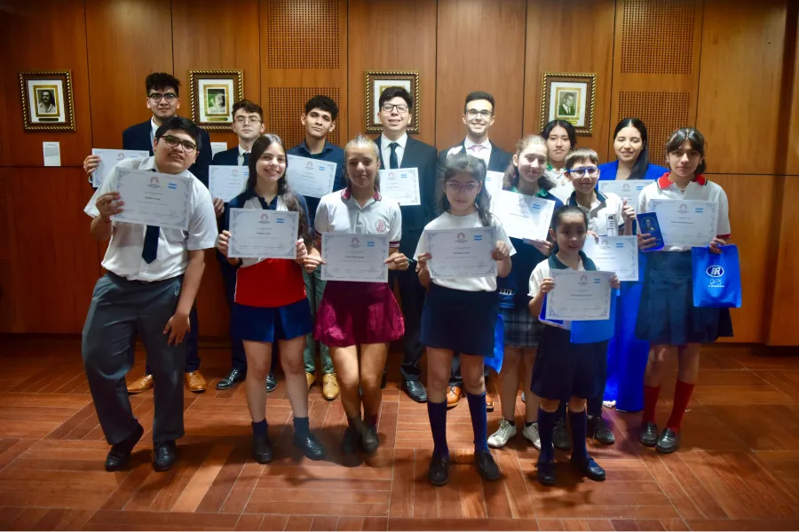 ESTUDIANTES DESTACADOS. La Legislatura reconoció a alumnos de diferentes niveles educativos. / LA GACETA, INÉS QUINTEROS