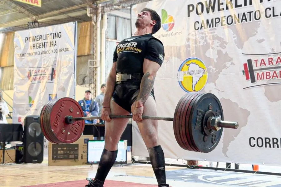 CAMPEÓN NACIONAL. Maximiliano Zeballos en su primer torneo de powerlifting./MAXI ZEBALLOS