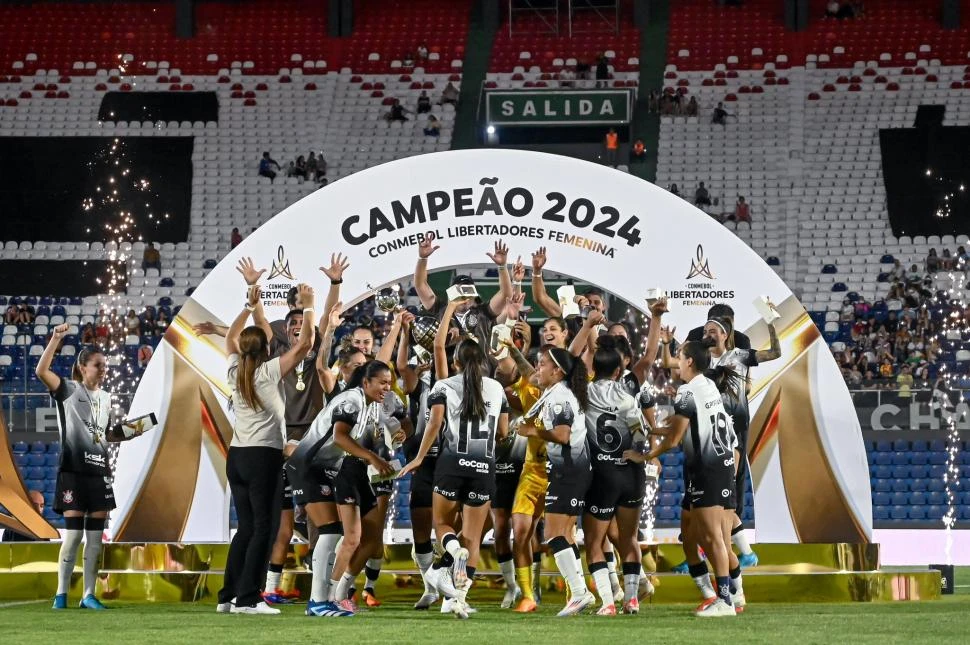 El lento avance de las mujeres en los estadios de fútbol