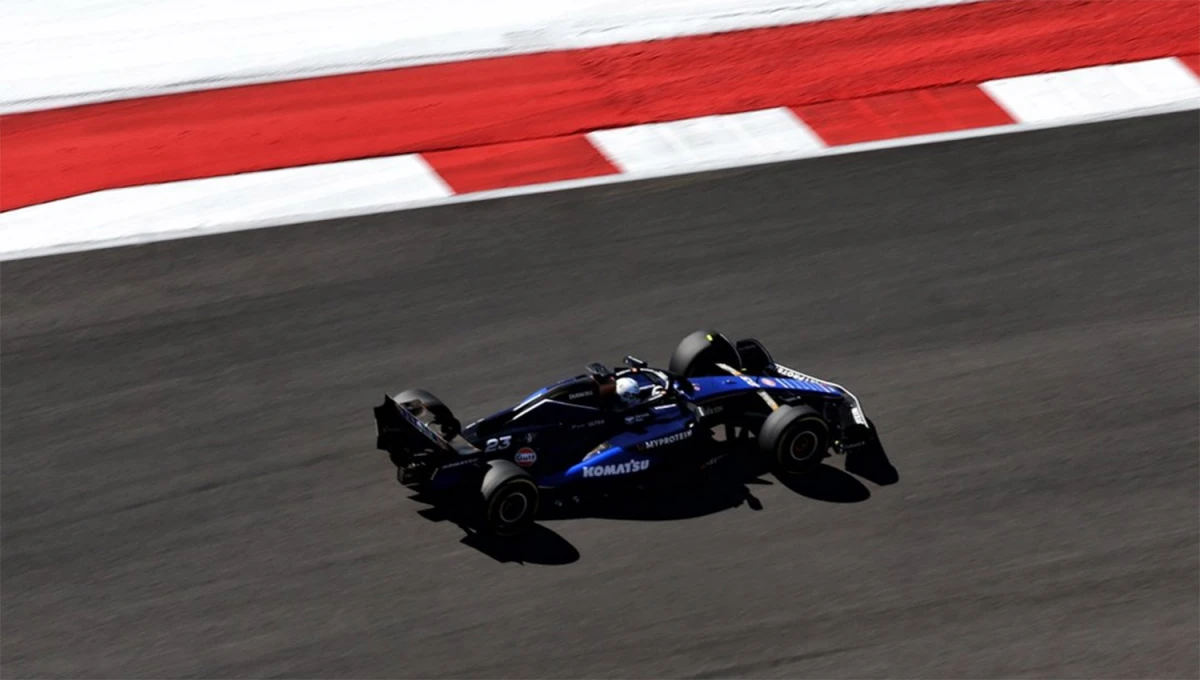 ACCIÓN. Franco Colapinto y el auto N° 43 de Williams tendrán hoy las dos primeras tandas de entrenamientos del GP de Las Vegas.