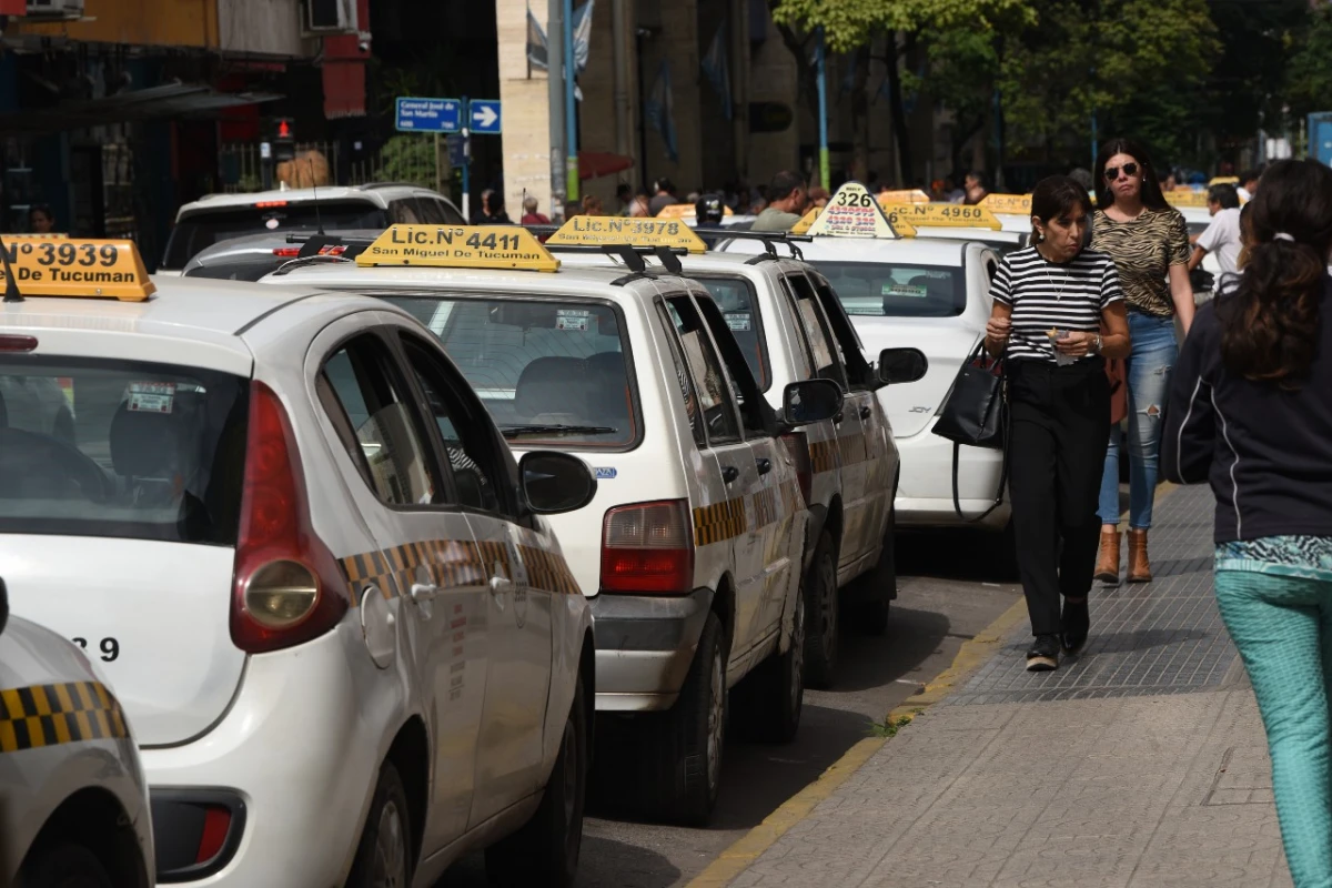 LIBERACIÓN. El municipio aceptó que los taxistas puedan además trabajar en plataformas digitales.