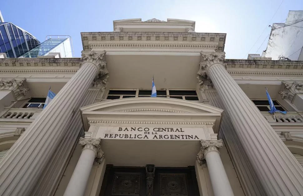 BANCO CENTRAL. En lo que va de la gestión Milei, las reservas acumularon un alza de U$S 5.974 millones.