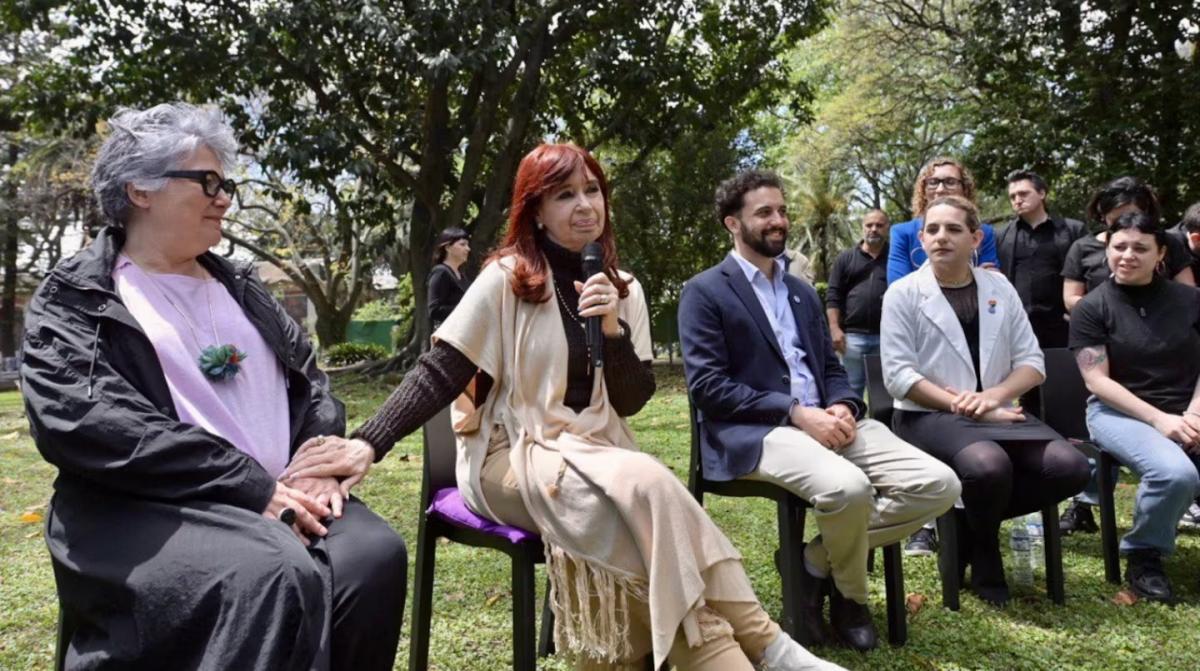 A FAVOR DE LA EDUCACIÓN PÚBLICA. Cristina Kirchner visitó el Museo de la Cárcova de la Universidad Nacional de las Artes.