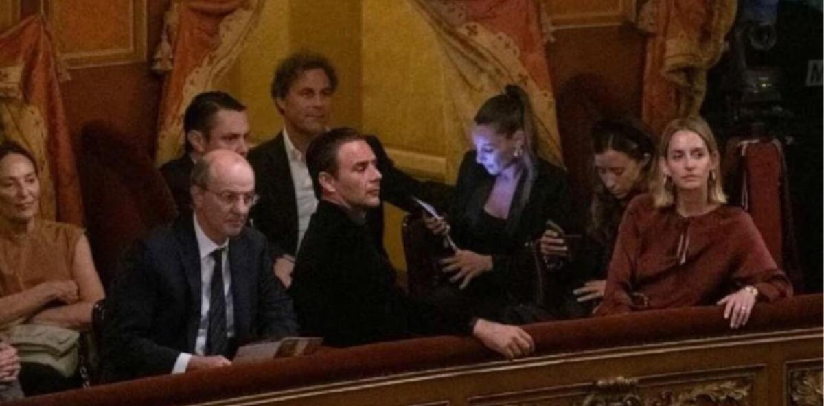 Pampita fue invitada por el polista a una función en el Teatro Colón.