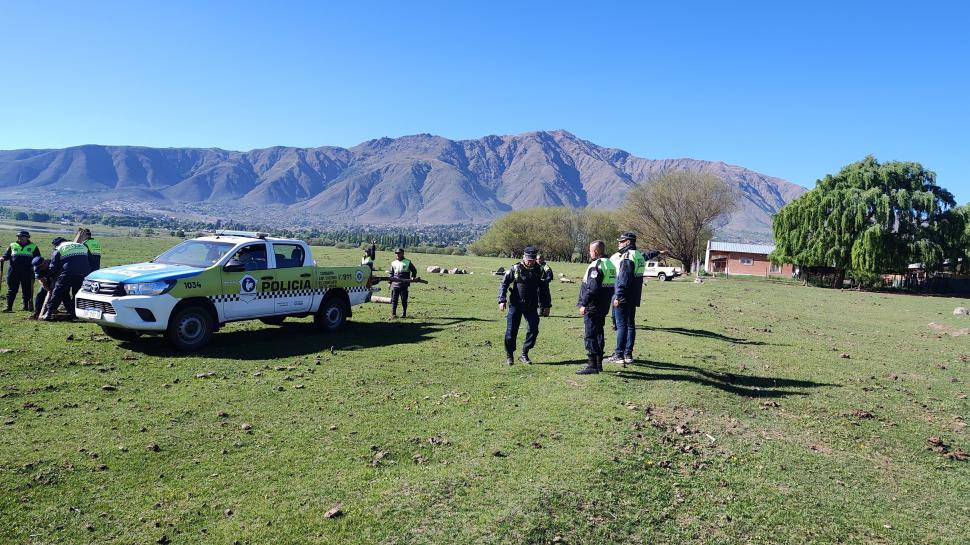 TAREAS. Sacaron colocados los alambrados en la Reserva de La Angostura.