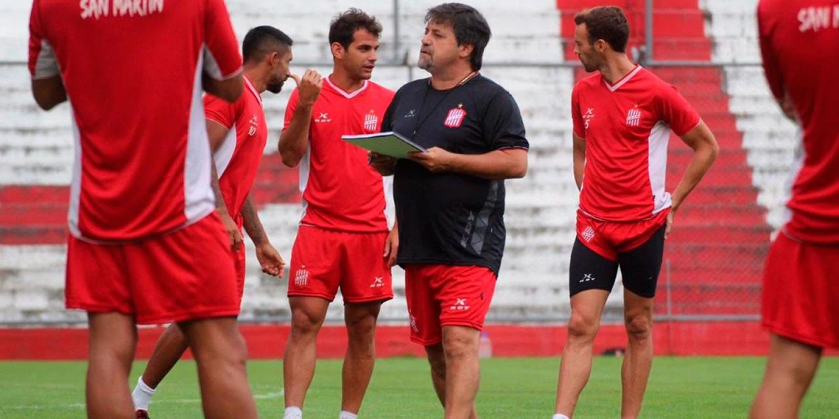 LANZÓ SU VATICINIO SOBRE EL PRIMER ASCENSO. Caruso Lombardi aseguró que Deportivo Madryn es el elegido para el primer ascenso.