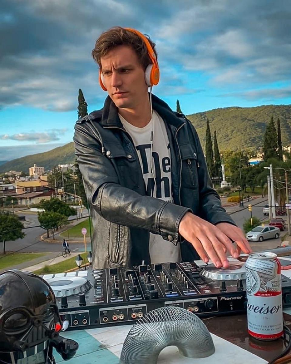 Andy Klix, el DJ que transformó su pasión en una carrera vibrante