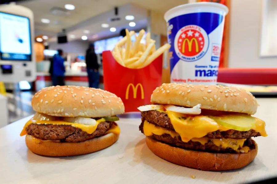 El Cuarto de Libra, la hamburguesa que etá en la mira, es la más popular y la preferida de quienes aman McDonalds.