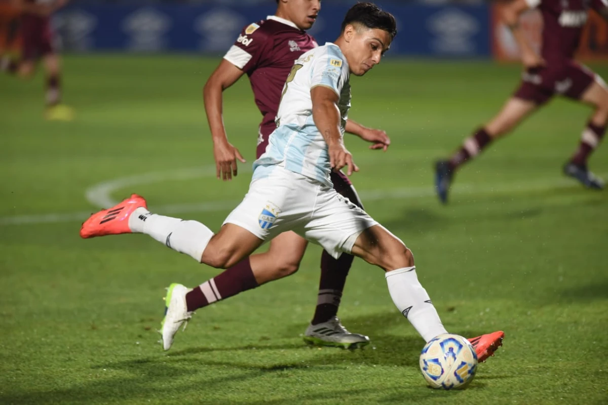 Atlético Tucumán venció a Lanús 1 a 0, con gol de Mateo Coronel