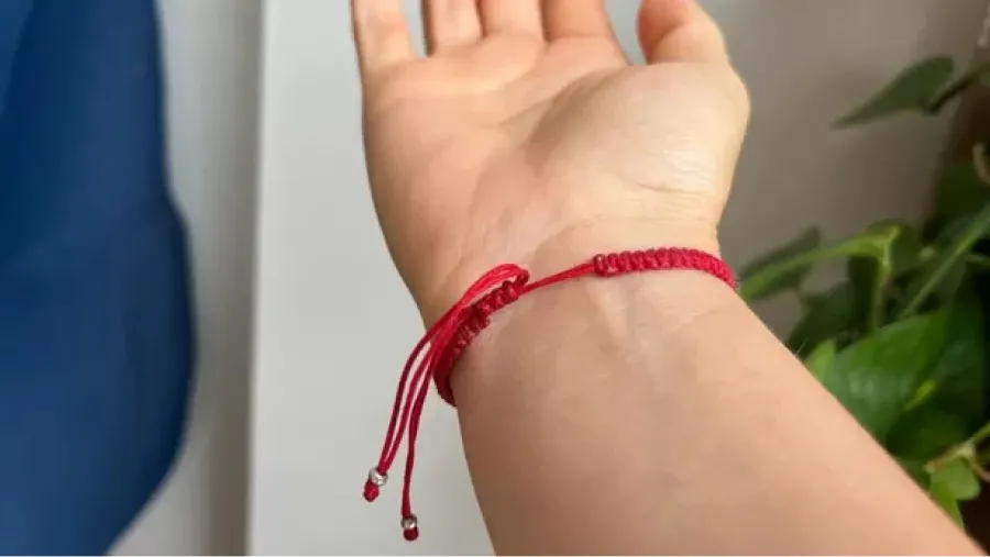 Qué significa que se corte la pulsera roja y qué hacer después de que sucede