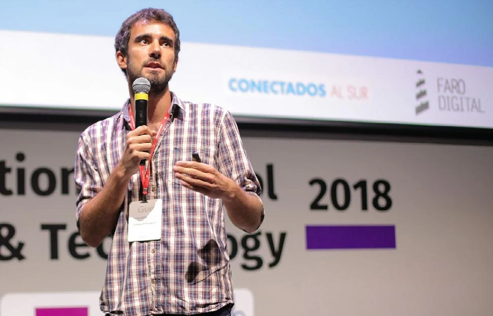 EZEQUIEL PASSERON. “En las escuelas hay mucha problemática social, debido a que cada vez pasamos mástiempo en territorios digitales”, afirma el especialista en educación y comunicación.