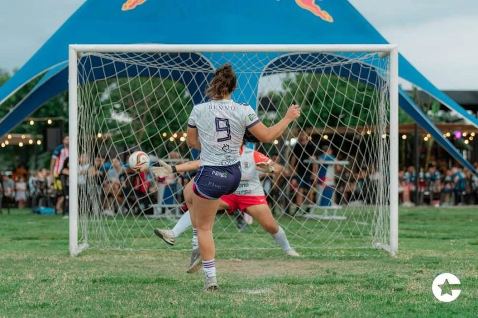 CAMPEONA. En 2023, Salomón se consagró campeona del torneo Apertura que se disputó en las canchas de Las Cañas.