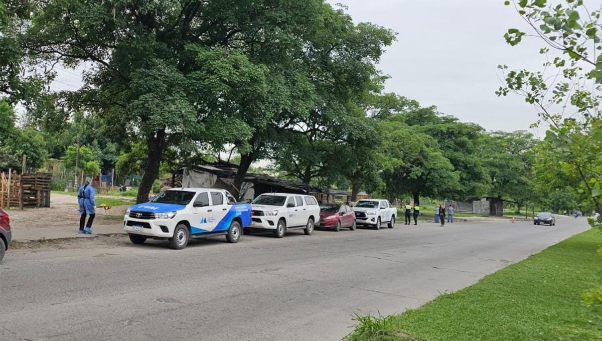 ZONA DE DISPUTA. En los últimos años, esa zona de la avenida Francisco de Aguirre fue tomada para la instalación de gomerías, verdulerías y lavaderos de autos en terrenos fiscales.