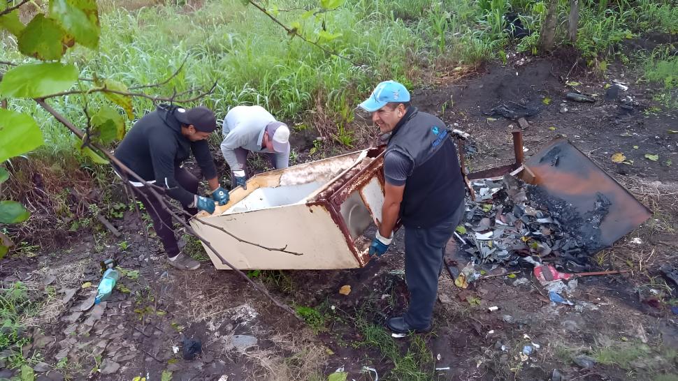 Las autoridades de las comunas no saben qué hacer con la chatarra