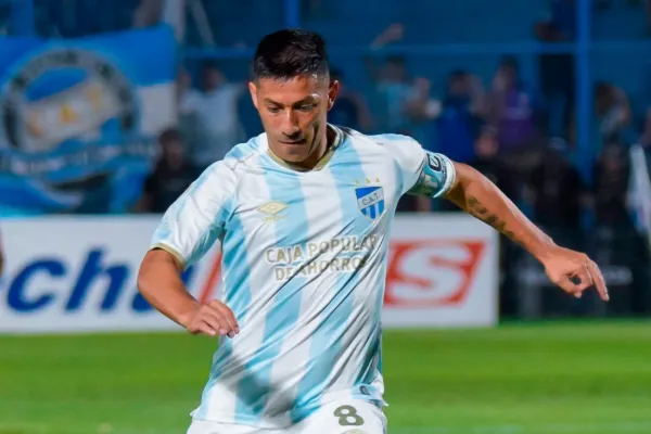 Bebe Acosta volvió a ser el patrón del medio en Atlético Tucumán