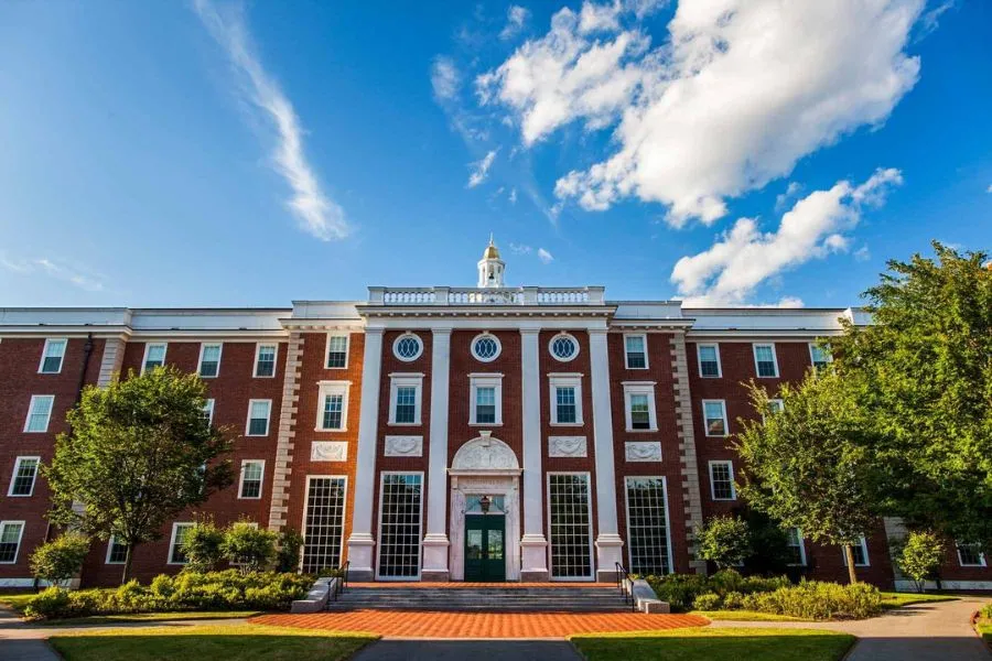 ESTUDIÁ EN HARVARD. El programa de liderazgo empresarial para jóvenes ofrece becas completas./SITIO OFICIAL HARVARD