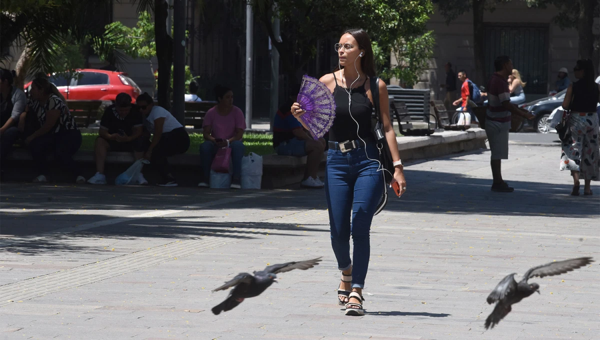 AGOBIANTE. Las altas temperaturas seguirán marcando la semana en Tucumán. 