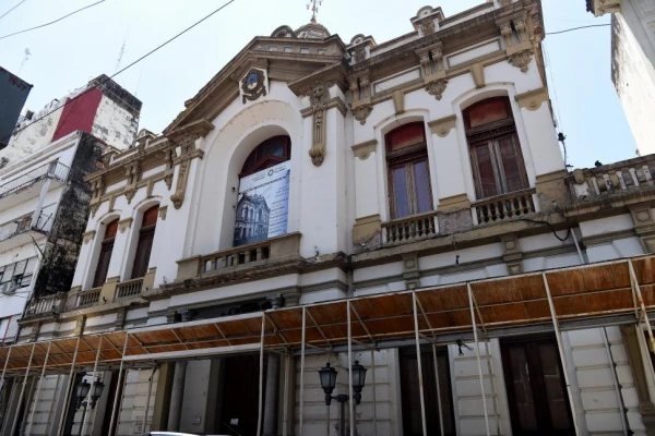 VIDEO. Recuperan la fachada del Museo Provincial de Bellas Artes Timoteo Navarro