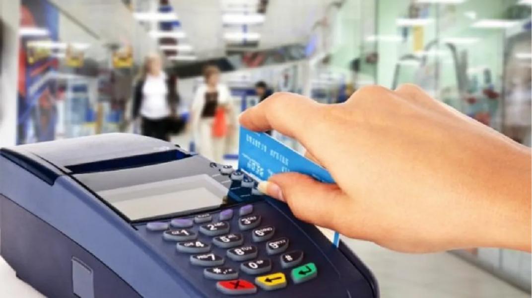 Cuál es el tope para comprar con tarjeta de crédito y evitar controles de AFIP