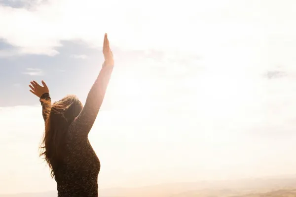 Las mujeres solteras son más felices que los hombres, según un nuevo estudio