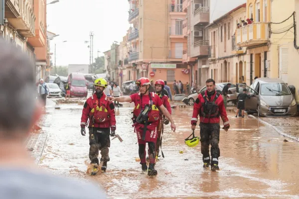 Valencia: las inundaciones dejaron al menos 155 muertos y se siguen buscando víctimas