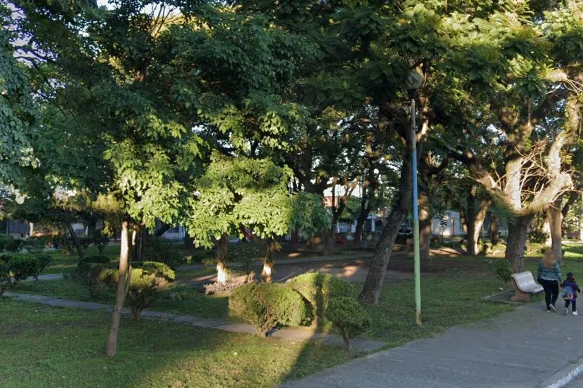 PLAZA LOLA MORA. Está entre calle Inmigrantes Árabes y avenida Silvano Bores.