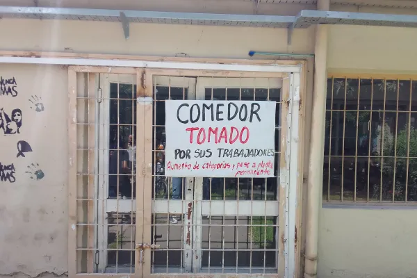 Trabajadores no docentes tomaron los dos comedores universitarios de la UNT