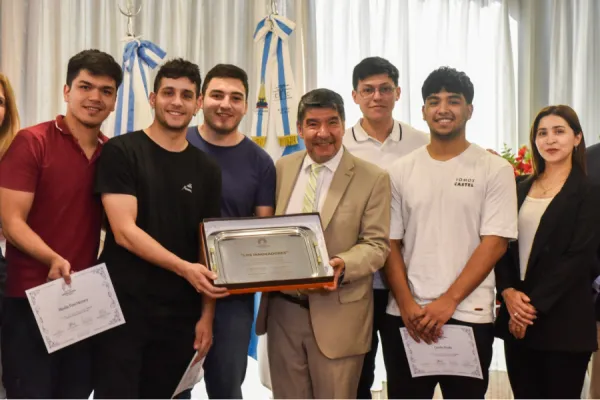 Reconocen a “Los Innovadores”, el equipo de estudiantes victoriosos de la UNT