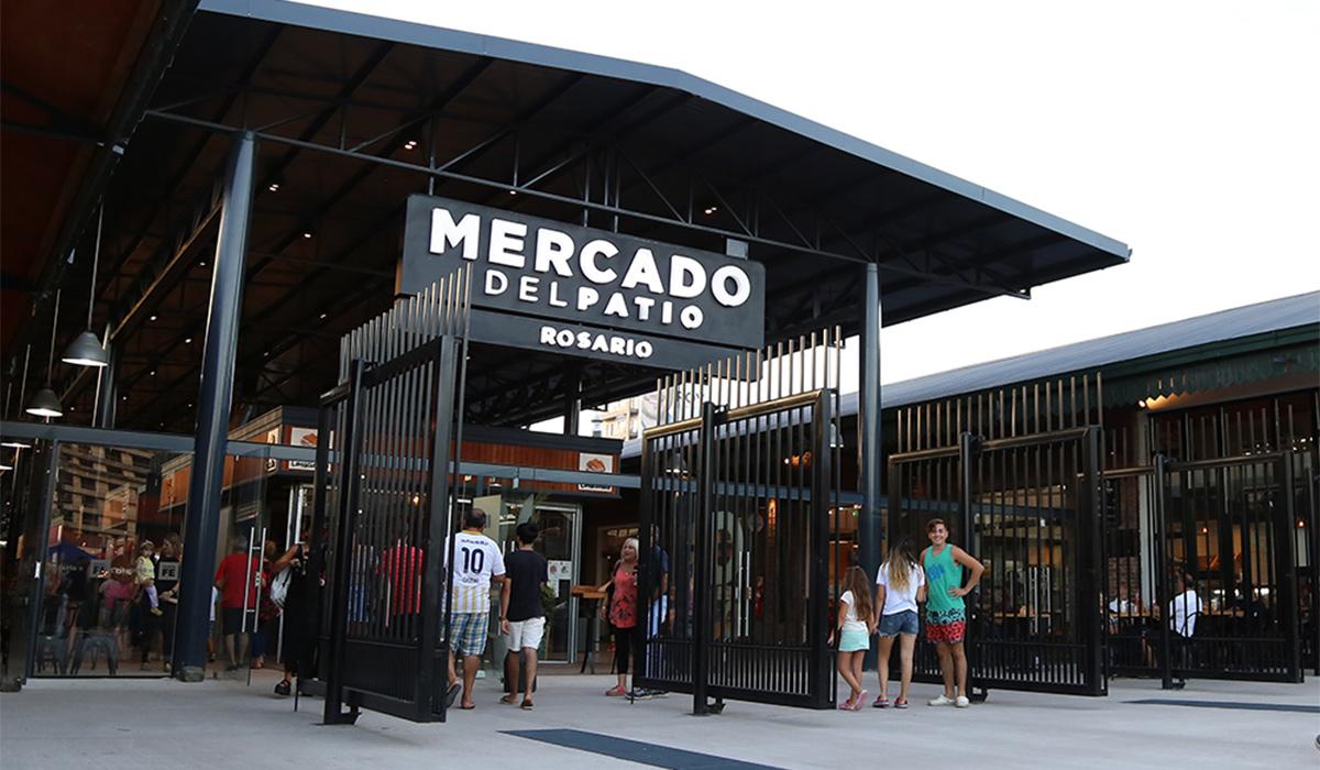 PARA SABOREAR. El Mercado del Patio está ubicado frente a la terminal de ómnibus y reúne una variada oferta gastronómica.