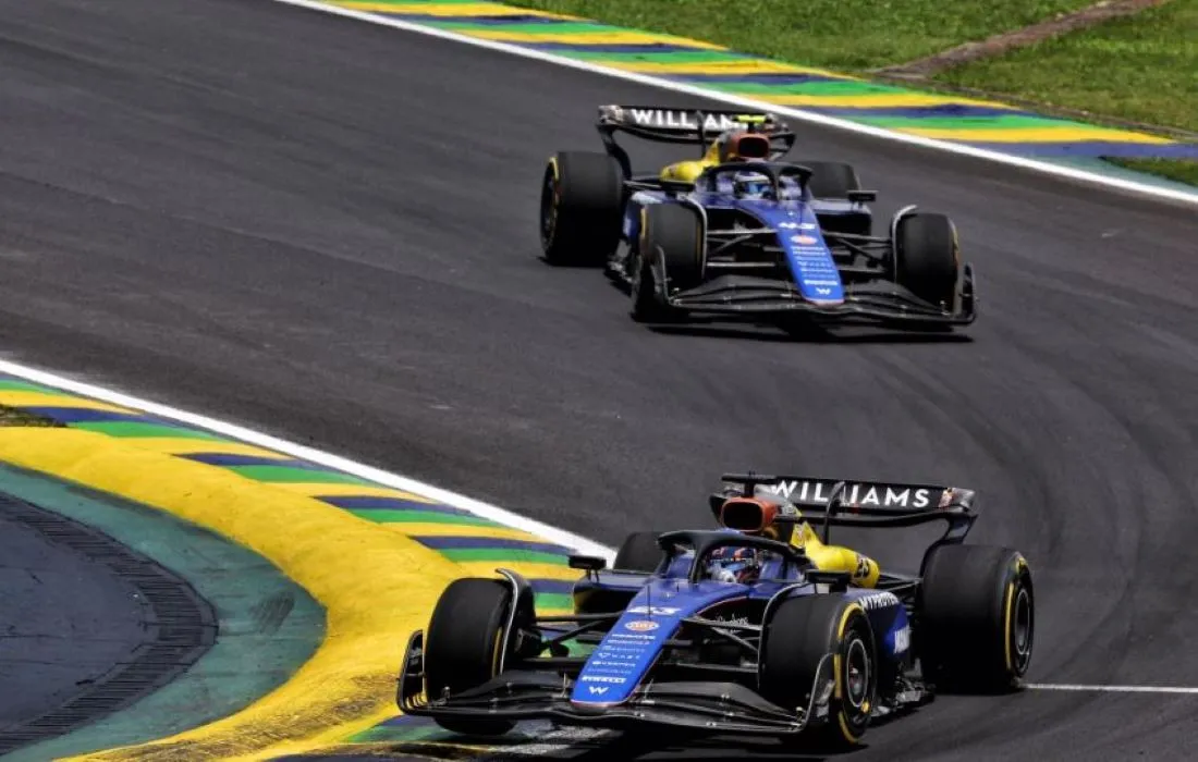 PAREJOS. Colapinto y Albon tuvieron momentos parejos en la pista manejando los Williams.