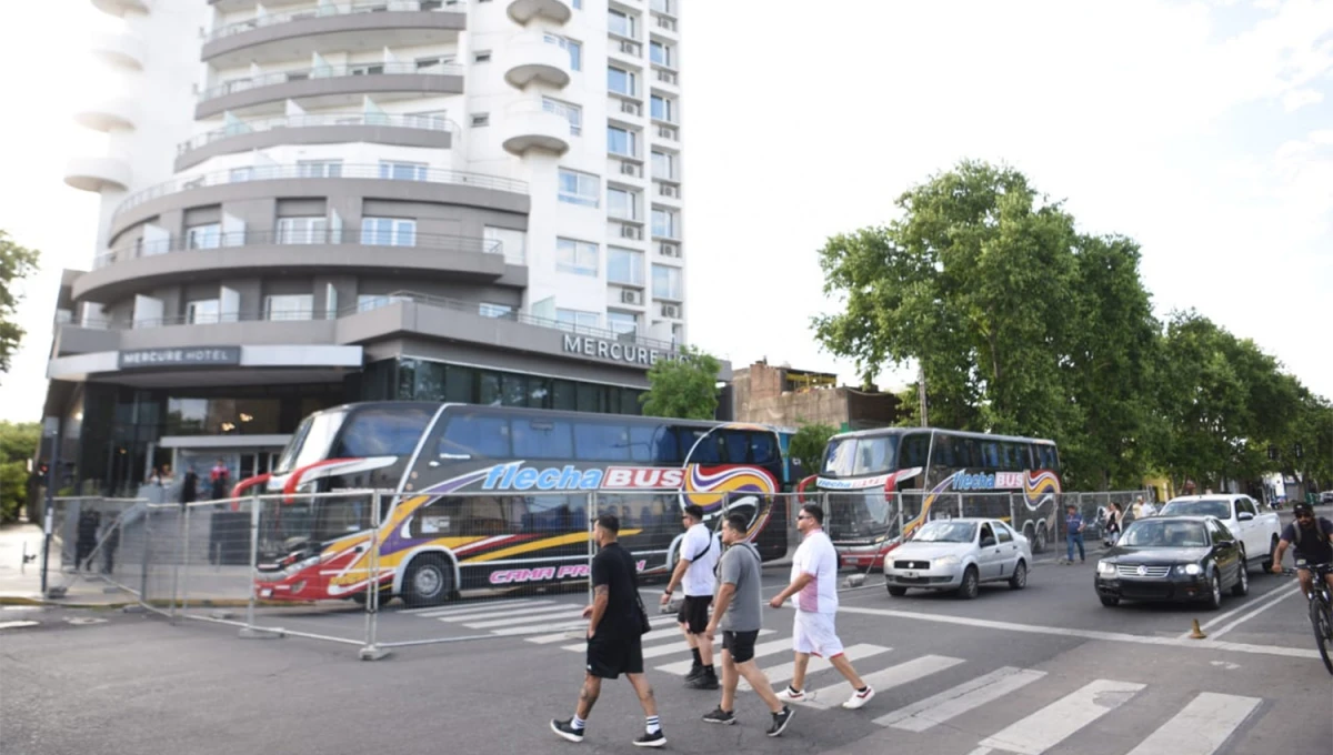 REFUGIO. La delegación de San Martín se aloja desde el viernes en un hotel ubicado en la zona norte de Rosario, alejado del microcentro.