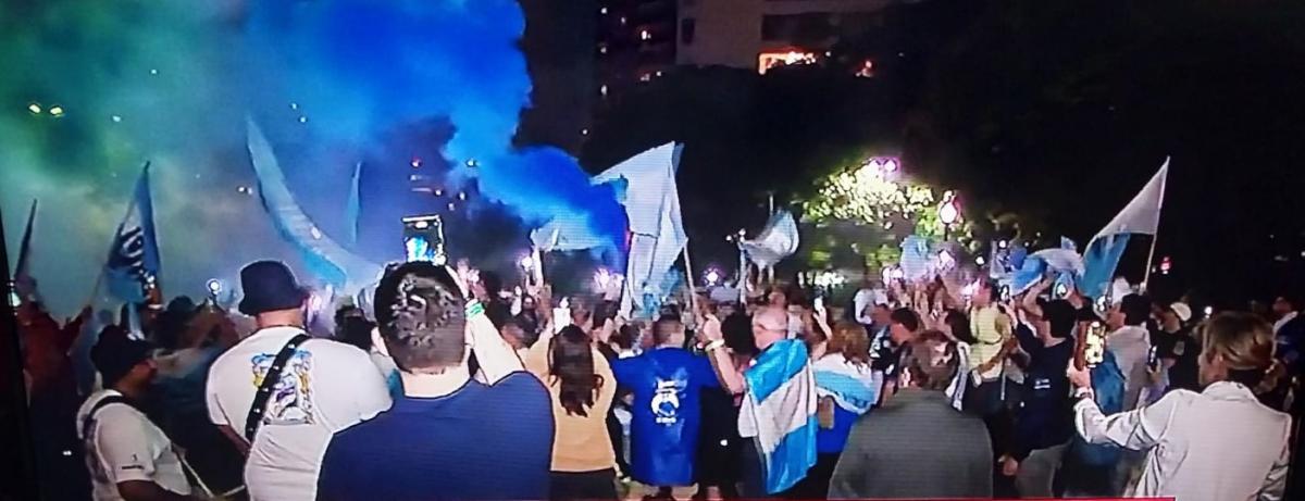 La Colapintomanía invade una plaza de San Pablo antes de las carreras de mañana por el Gran Premio de Brasil