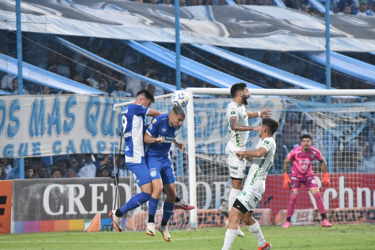 Atlético Tucumán hizo lo que debía y se acerca a la cima de la Liga Profesional