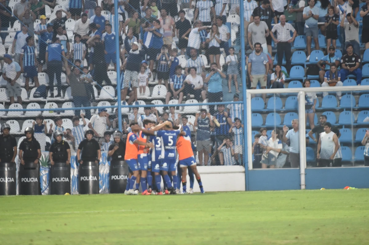 Chelo Estigarribia forzó el error y Atlético Tucumán volvió al triunfo en el José Fierro