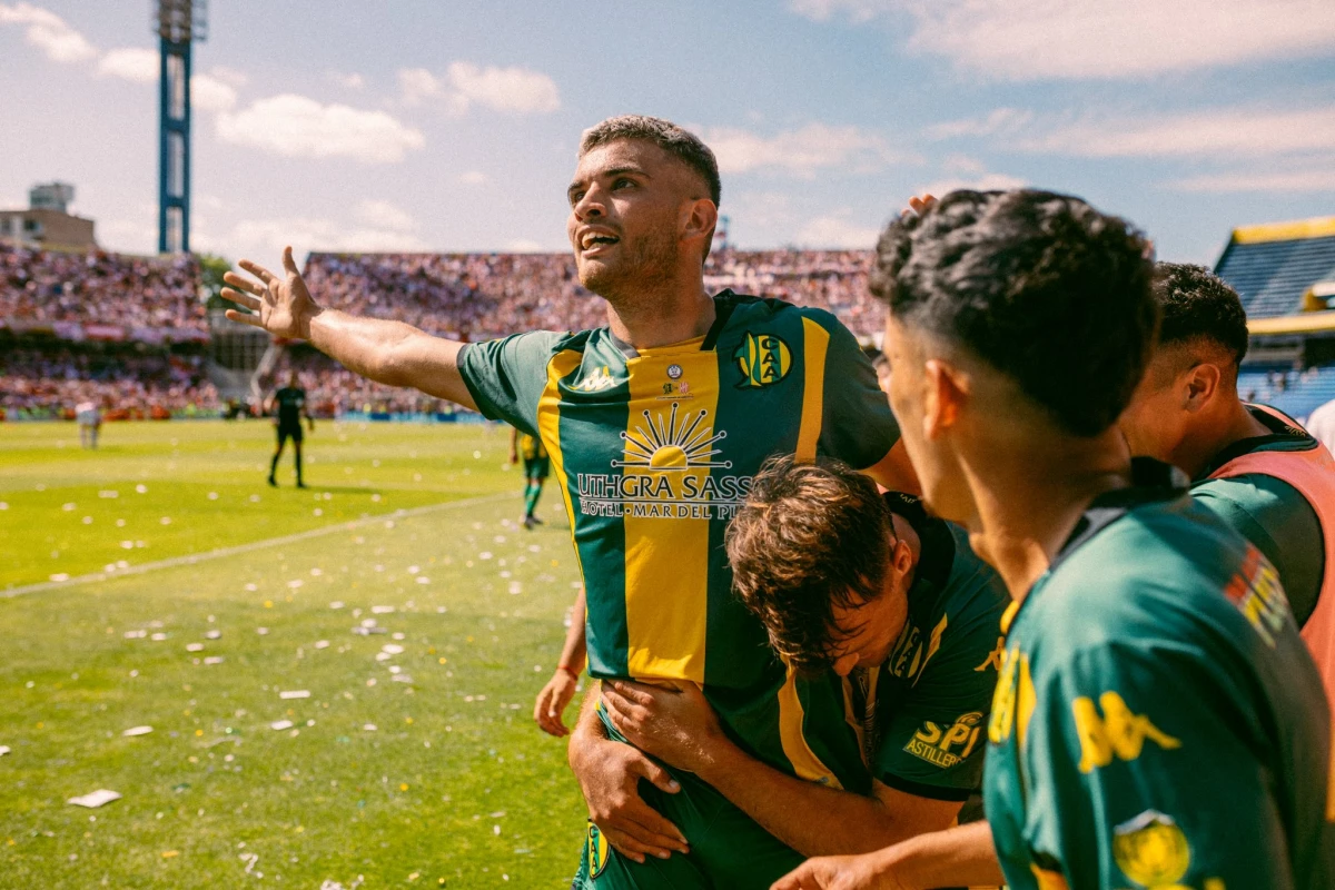 GOLEADOR. Elías Torres marcó el segundo gol para Aldosivi contra San Martín de Tucumán.