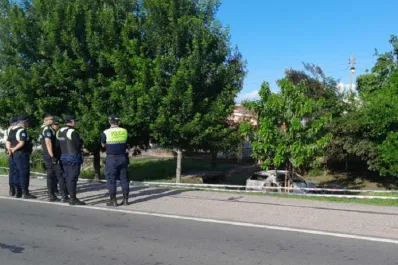 Hallan un cuerpo calcinado en un vehículo incendiado en Bella Vista