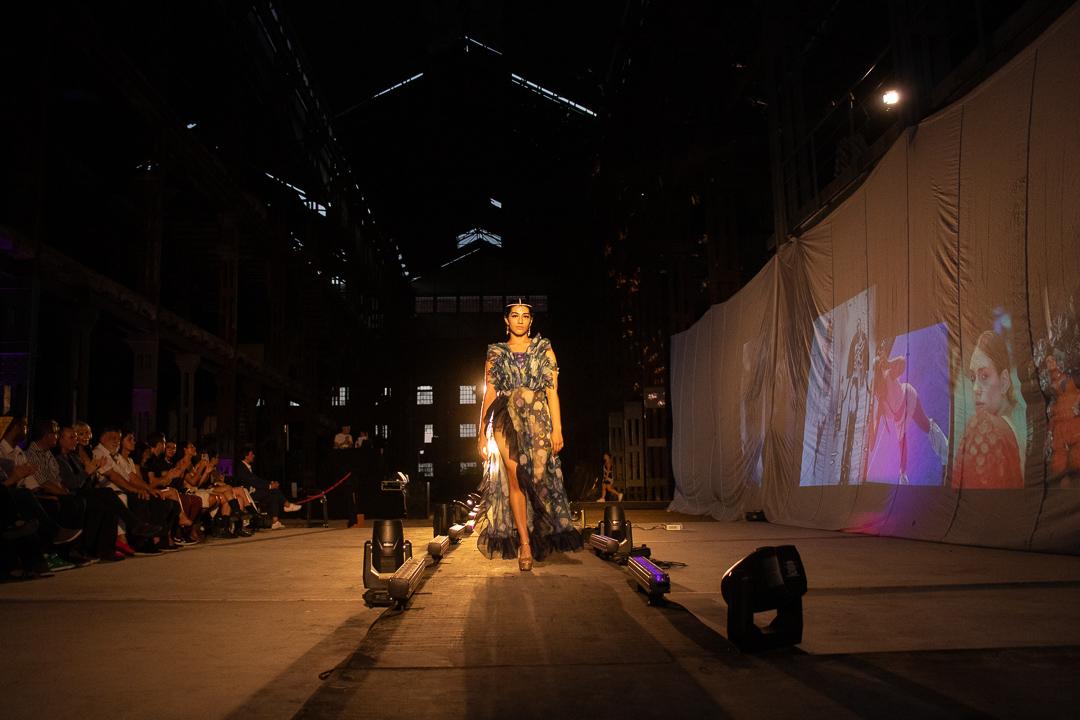 Una pasarela, un viejo ingenio y toda la creatividad: así fue el desfile de moda de la USP-T