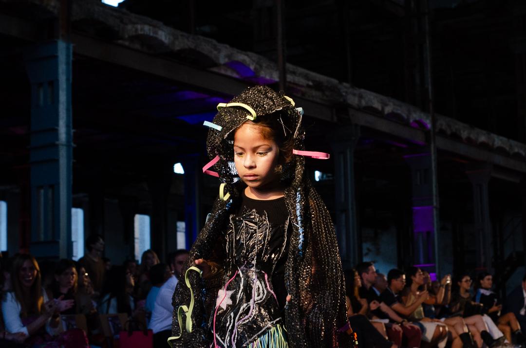 Una pasarela, un viejo ingenio y toda la creatividad: así fue el desfile de moda de la USP-T