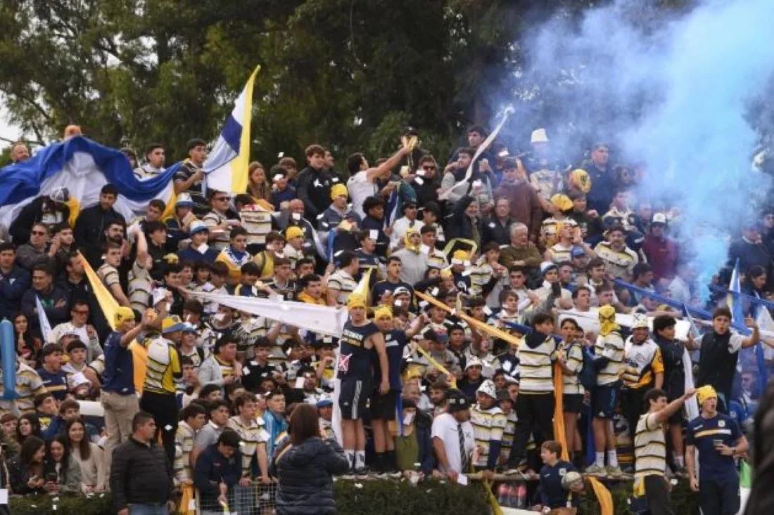 EN CAMPAÑA. Los simpatizantes del club del parque 9 de Julio hasta Córdoba para apoyar a su equipo en la final. 