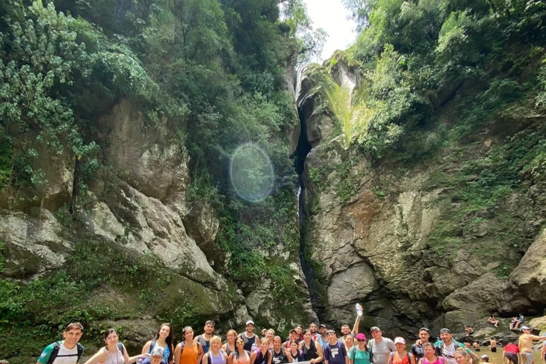 EN GRUPO. El senderismo puede realizarse en soledad o acompañados. FOTO/ TREKKING TUCUMÁN